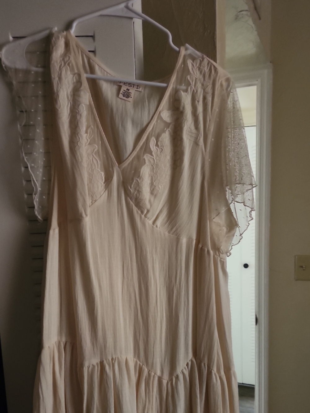 Vintage-Inspired Cream Lace Trim Dress